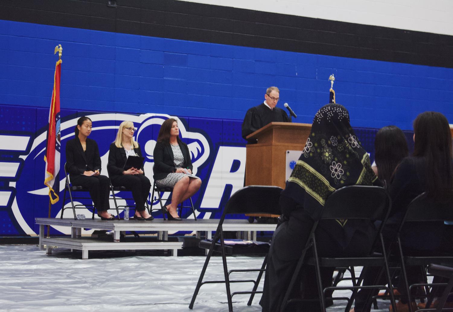 Ladue High School Hosts Naturalization Ceremony