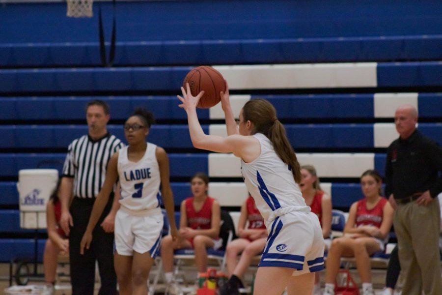 Girls basketball team falls to Visitation Academy Jan. 26