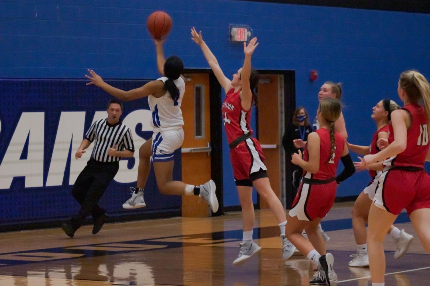 Girls basketball team falls to Visitation Academy Jan. 26