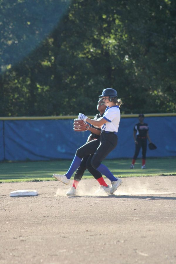 The Varsity girls softball team faced off against Jennings on Wednesday, Sept. 28 at Ladue, and earned at 16-1 win. “Cheering on the seniors, while also feeling completely terrified of the upcoming years being without them was a variety of emotions. It’s also just so fun playing with them and being able to cheer them on and personally I think that’s really what matters the most, just being in the moment of it all.” Freshman Lucy Dempsey said.