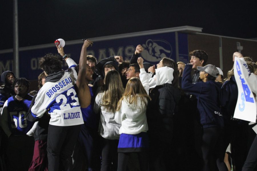 On October 7th, before school. Students and athletes gathered on the football field to participate in a pep rally for the football game later that day against Hazelwood Central. At this pep rally KDSK live came to record the pep rally as well as interview students and coaches.