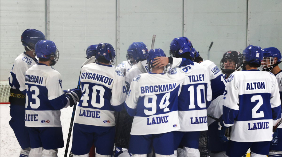 Jack Adams (12) gathers the team for a pre-game speech during their game against Priory Dec. 2, 2023. The team is currently preparing for the semi-final match against Rockwood Summit Feb. 23. “I love the energy of our team, especially after our win over Clayton,” Colin Tilley (12) said.