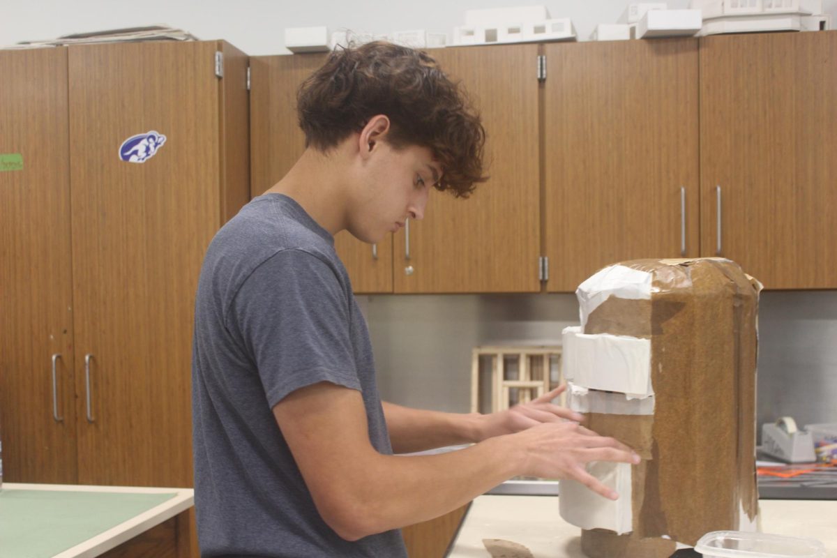 Sculpture class works on project Sept. 30