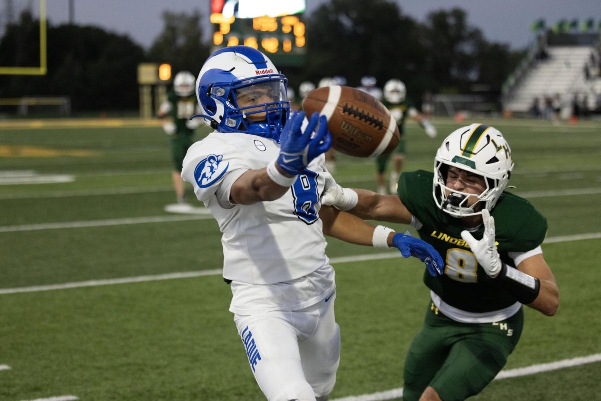Football wins 14-10 against Lindbergh Sept. 12