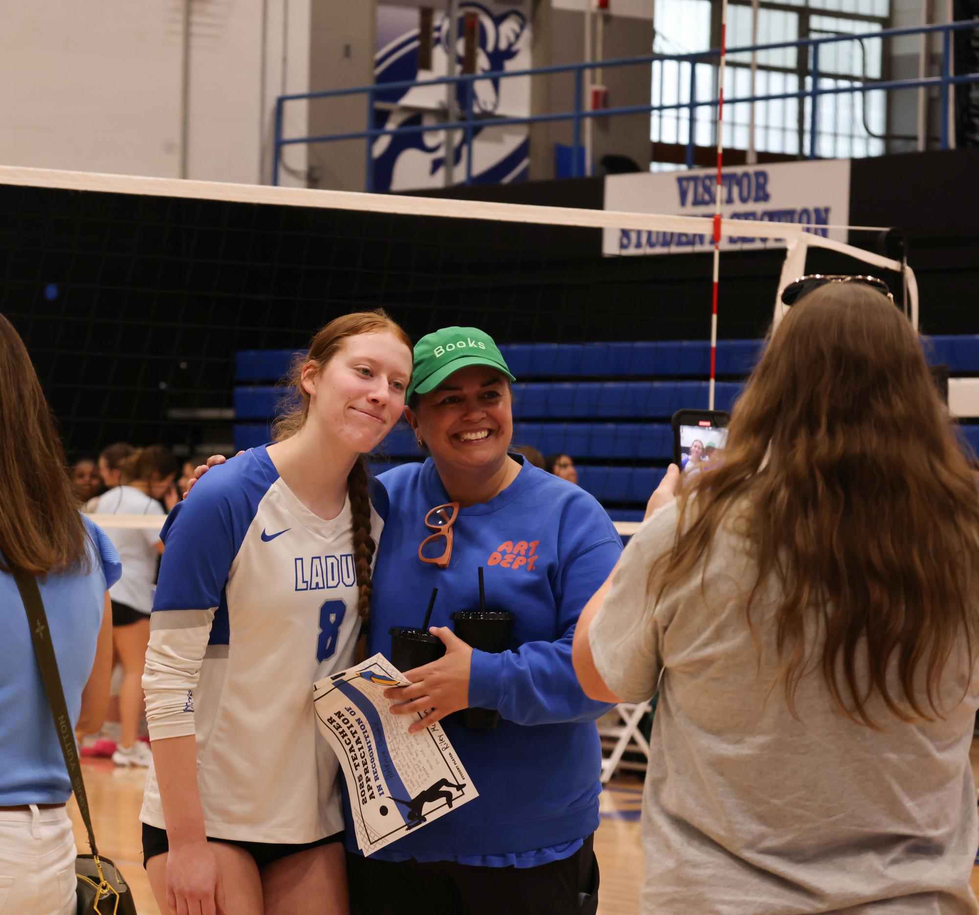 Girls Varsity Volleyball defeats Mehlville 3-2