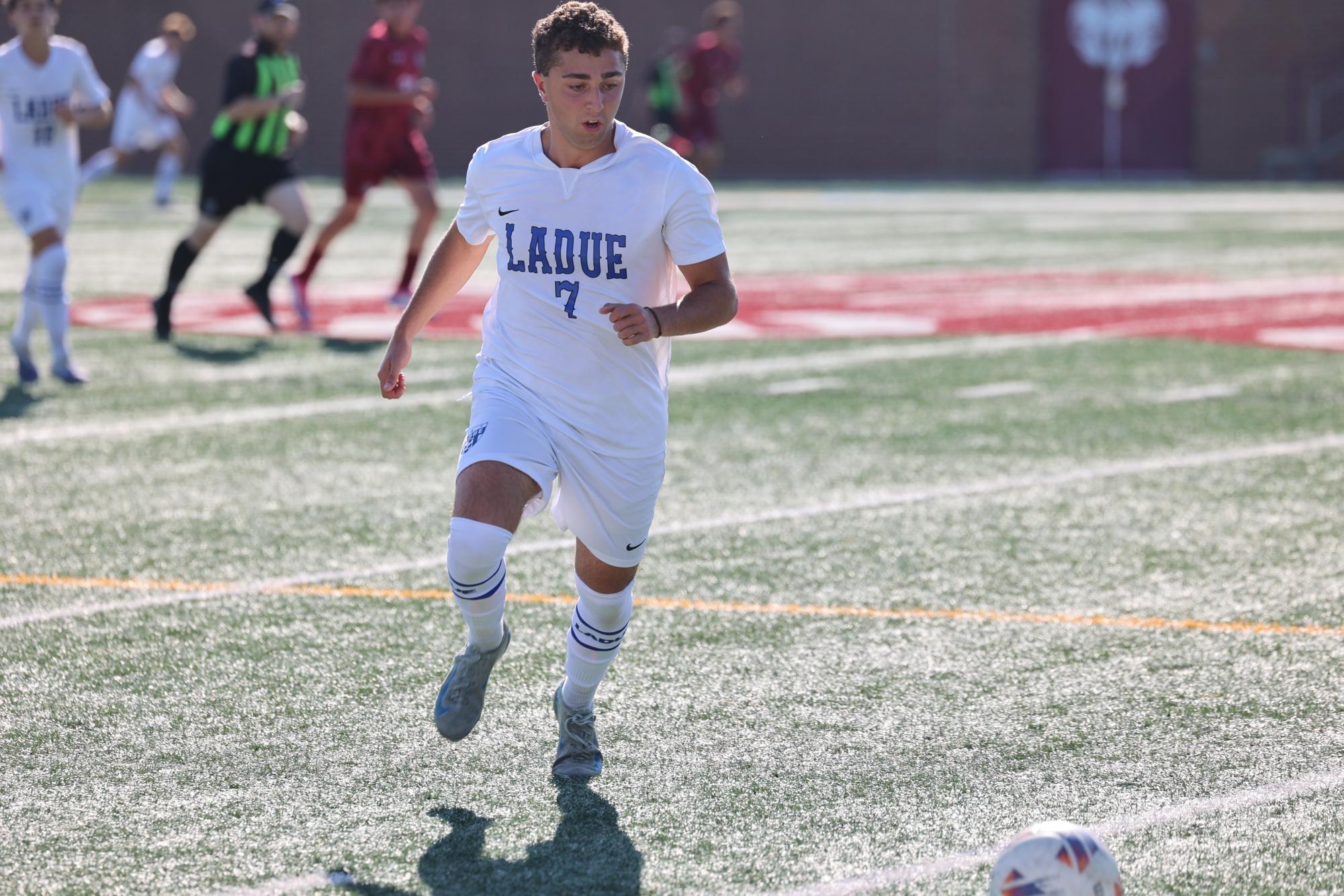 Boys Varsity Soccer defeats MICDS Sept. 16