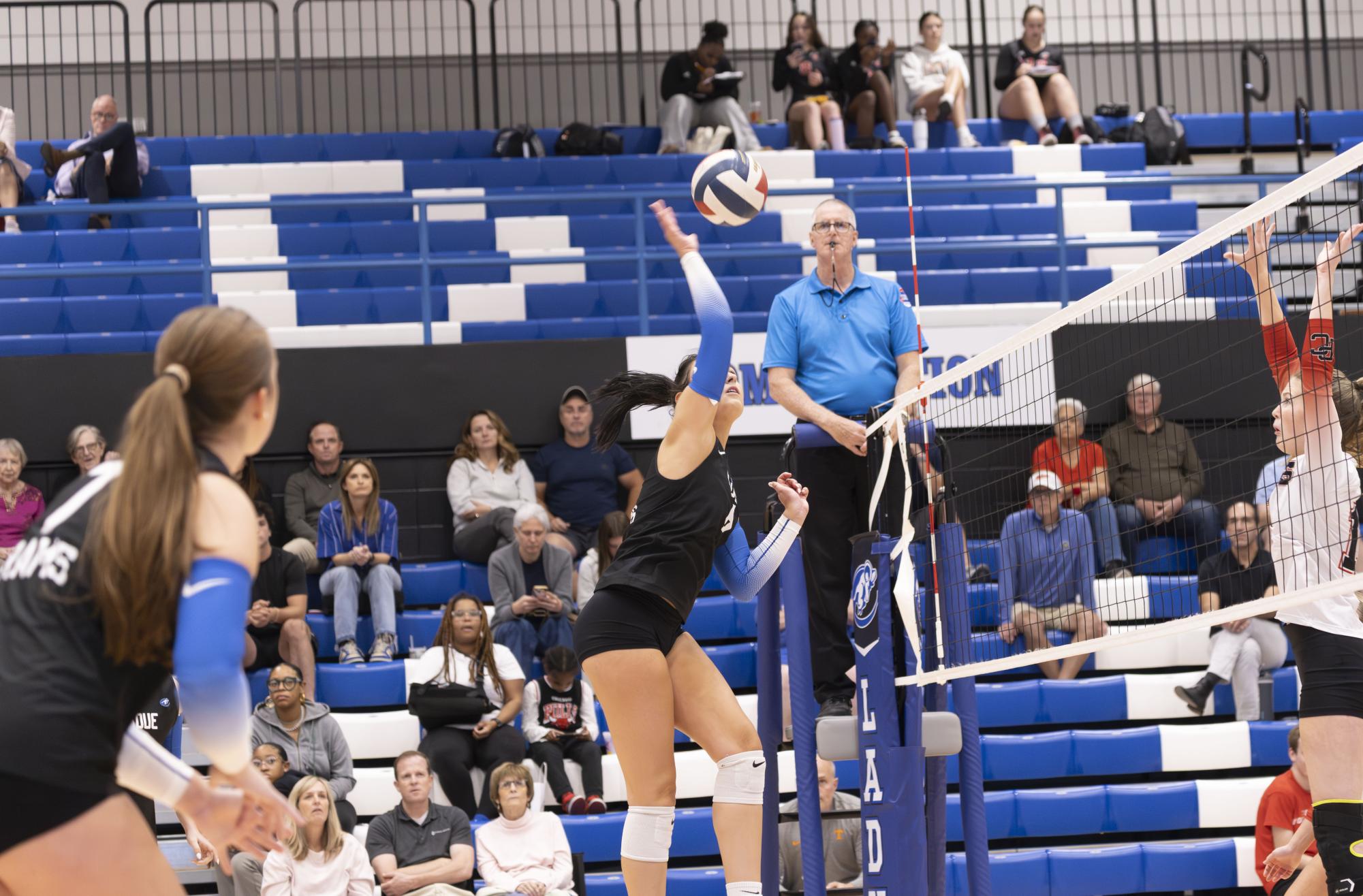 Girls varsity volleyball takes on Parkway West on Senior Night Oct. 16