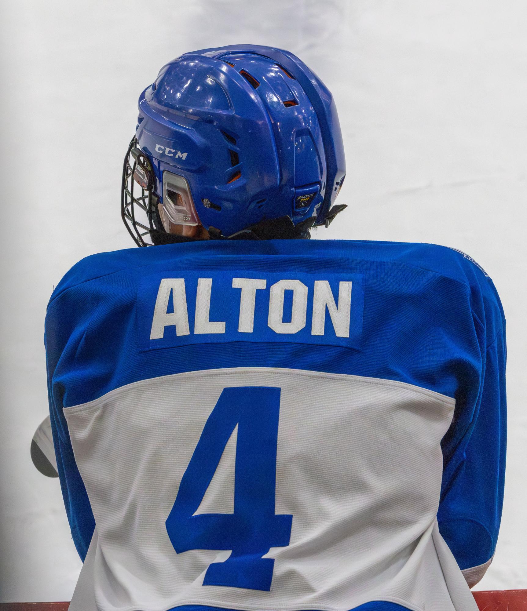 Varsity hockey faces off against St. Dominic Nov. 28