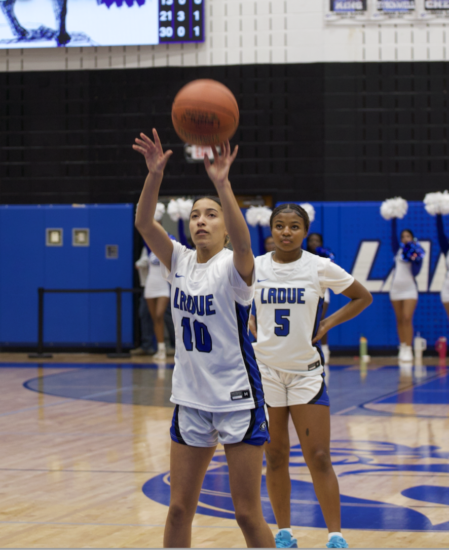 Girls varsity basketball defeats Pattonville 50-35