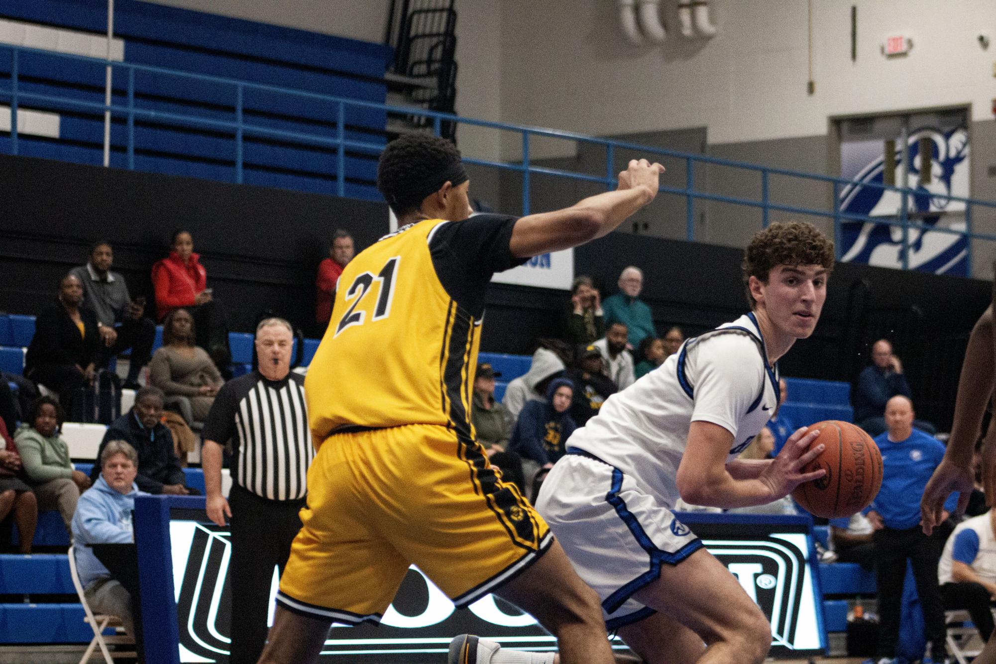 Boys varsity basketball falls to UCity Jan. 13