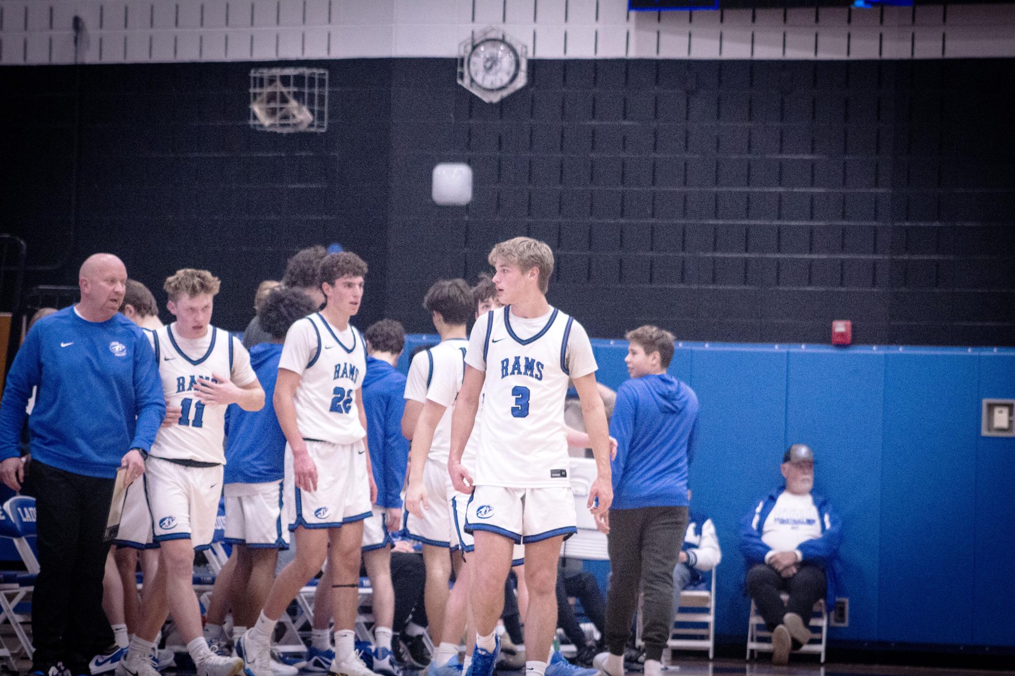 Boys varsity basketball falls to UCity Jan. 13