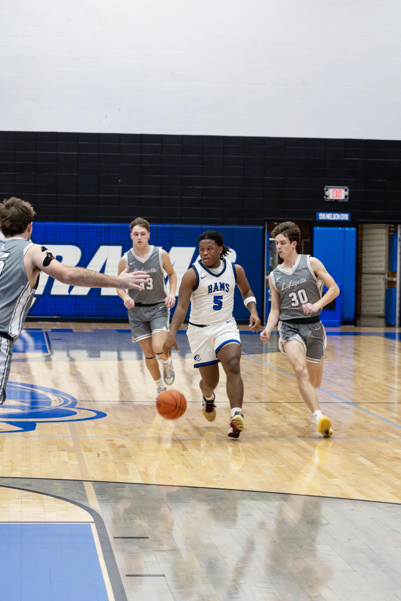 Boys varsity basketball defeats Lafayette 77-69 Jan. 9