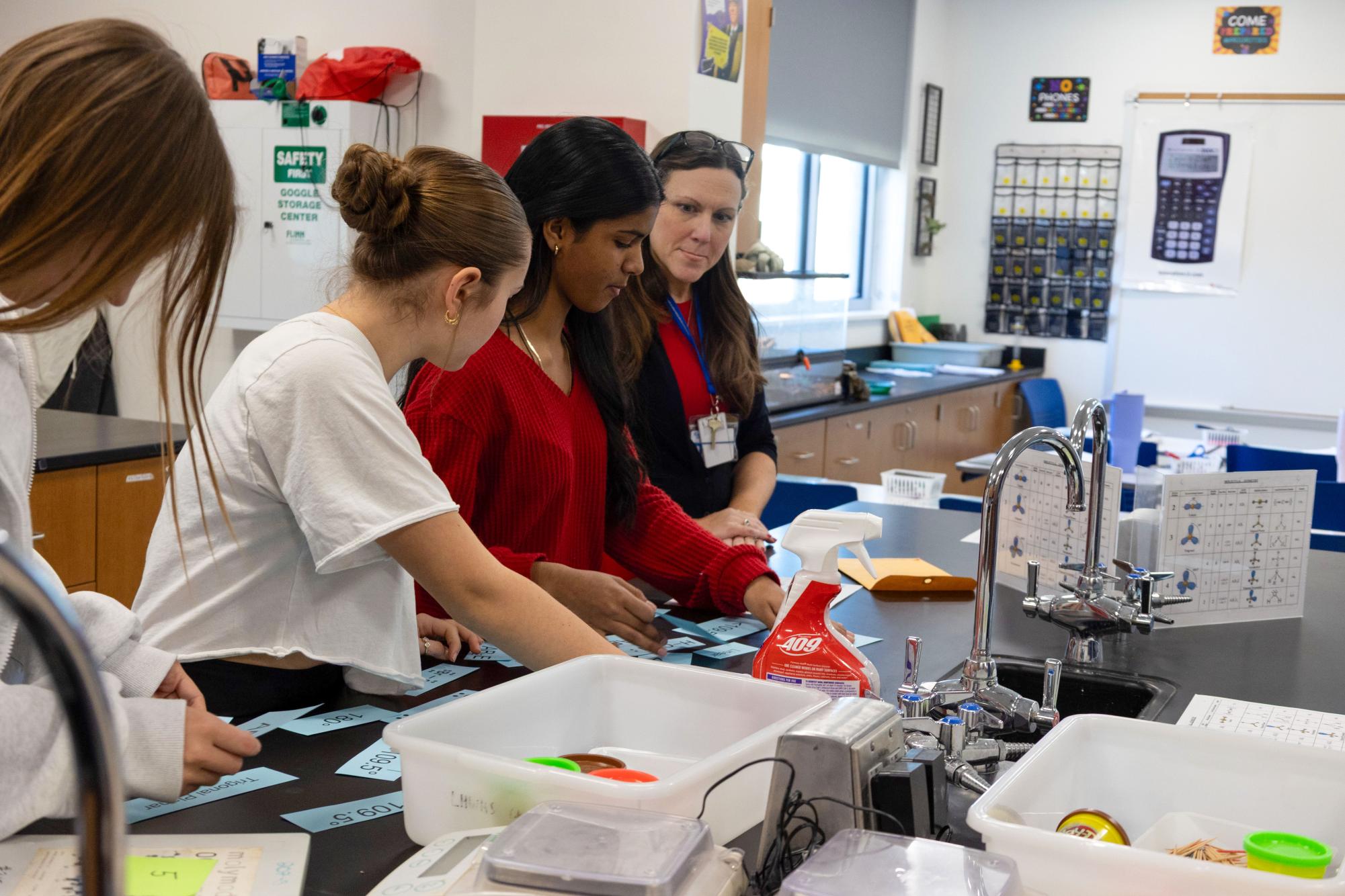 Students perform a chemistry lab building molecular structures Jan. 21.
