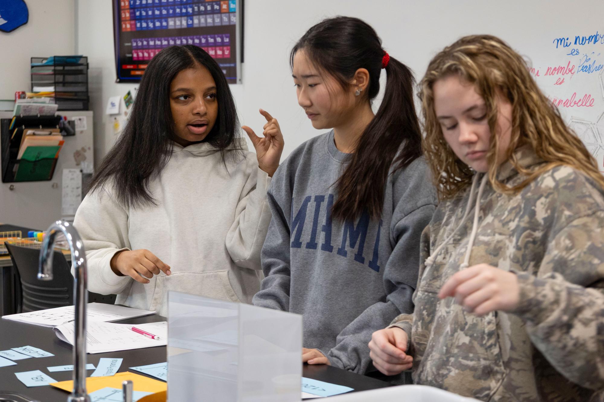 Students perform a chemistry lab building molecular structures Jan. 21.