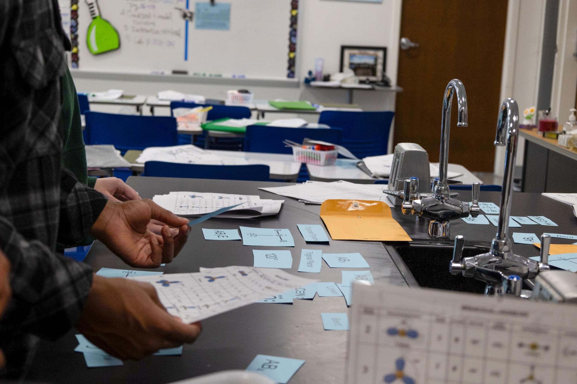 Students perform a chemistry lab building molecular structures Jan. 21.