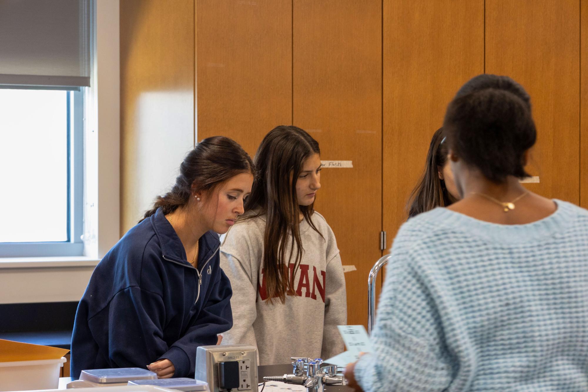 Students perform a chemistry lab building molecular structures Jan. 21.