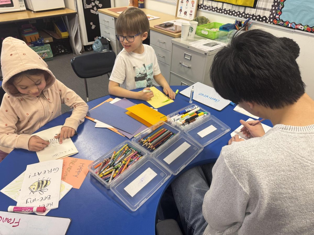 Students write messages on cards to give to their friends for Friendship Day. This was one of two stations at the Feb. 10 English Club session. “I wrote my card to Cindy for her support in making English Club happen,” Kai Chen (11) said.
