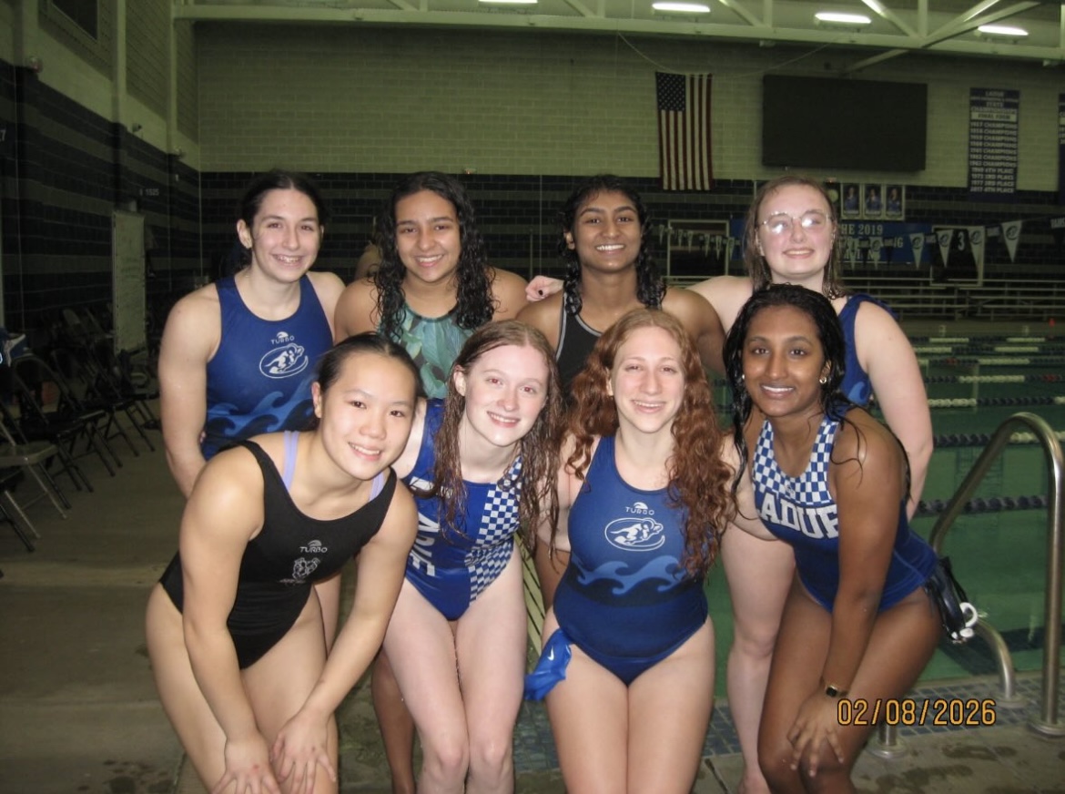 The girls water polo team smiles for a group photo at the open pool practice Feb. 8. During the school year, many players participated in club water polo, including the St. Louis Area Polo. “I have been preparing [for the high school season] by practicing with SLAP and playing water polo games,” Joanna Harkonen (12) said.