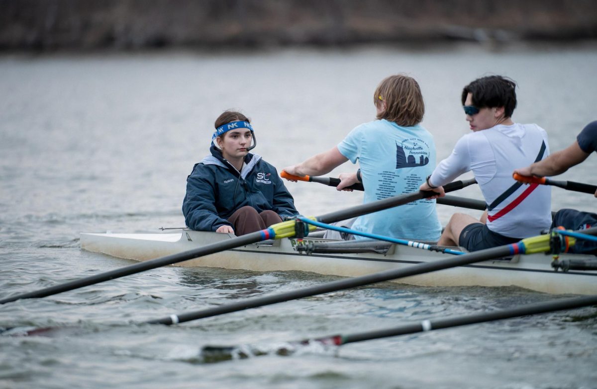 Linnea Nystrom (10) guides her
crew back to the boathouse
at the end of practice Feb.
24 at Creve Coeur Lake. This
was Nystrom’s first season as
a part of the St. Louis Rowing
Club after moving from New
York City, and prior to that,
living in California. “Theres a lot

of interpreting what [coach-
es] want you to do or say,”

Nystrom said. “You have to
know them really well to know
what they would want you
to do in a specific situation.
Especially on race days when
they’re not going to be there
the whole time. You need to
take charge and emulate what
they would want.”